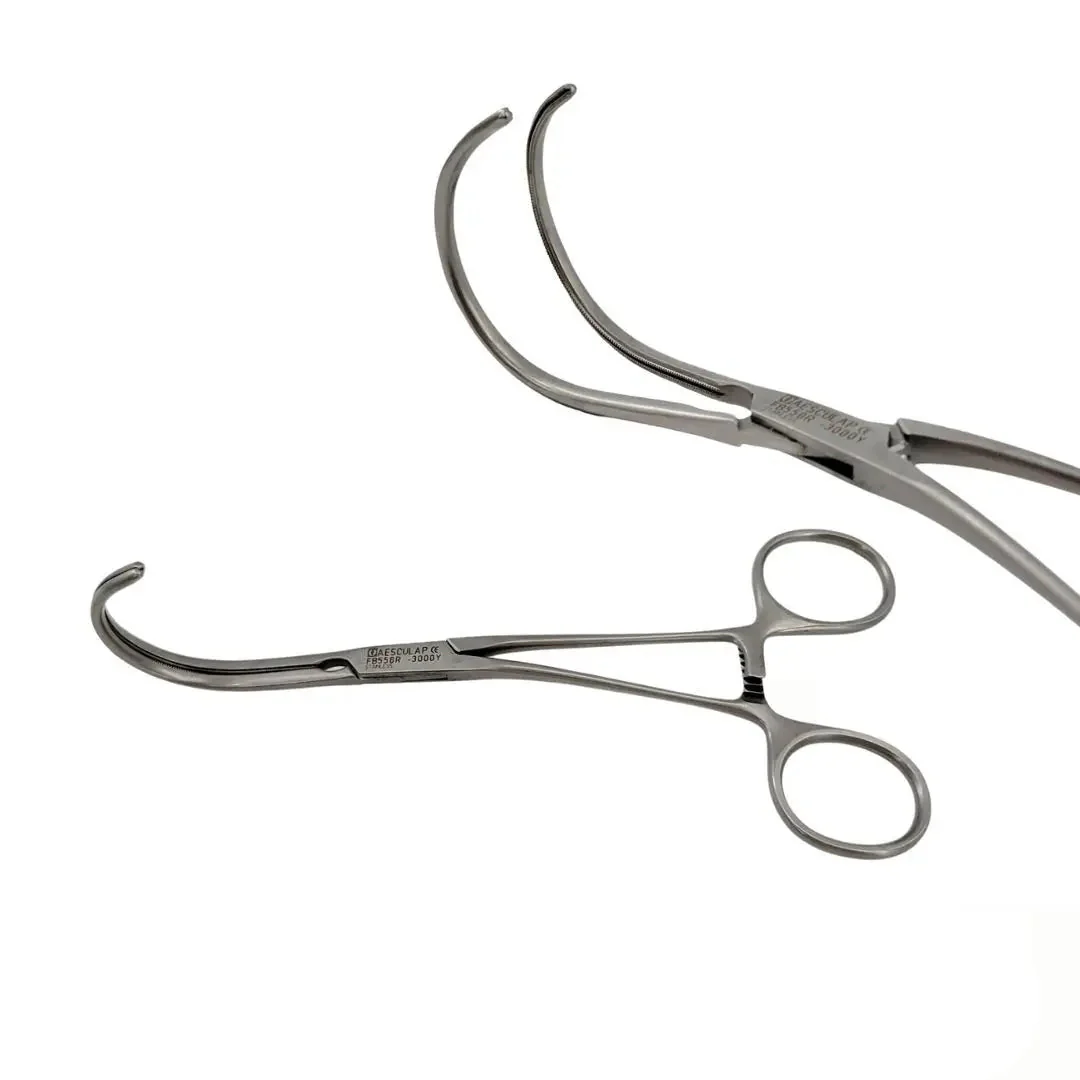 Aesculap FB558R DeBakey ATRAUMATA Curved Anastomosis Clamp 170mm 6-3/4" 40mm Jaw – Used