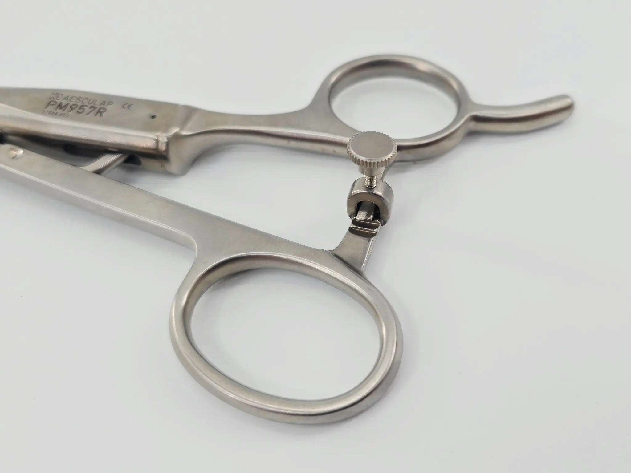 Aesculap PM957R Axial Ring Handle Only w/ Ratchet Lock 6-3/4" - Image 3