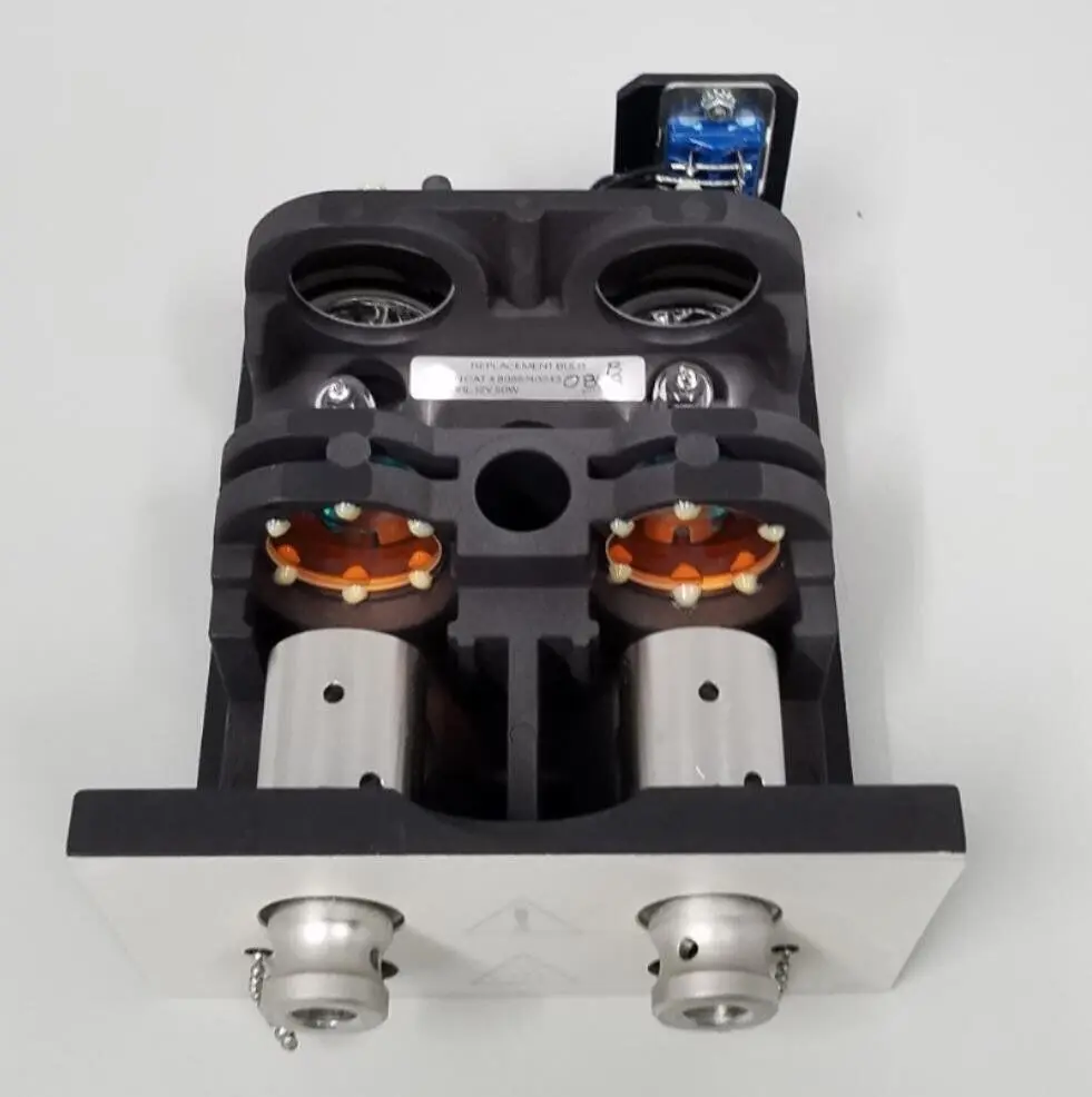 Alcon Accurus 202-1906-501 Rev B Light Source Illuminator - Image 2