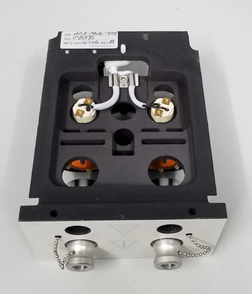 Alcon Accurus 202-1906-501 Rev B Light Source Illuminator - Image 4