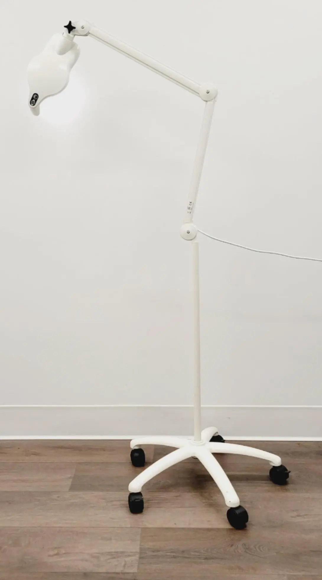 Burton SELEDFL Super Exam LED White Light with Floor Stand Medical Exam Lamp - Image 2
