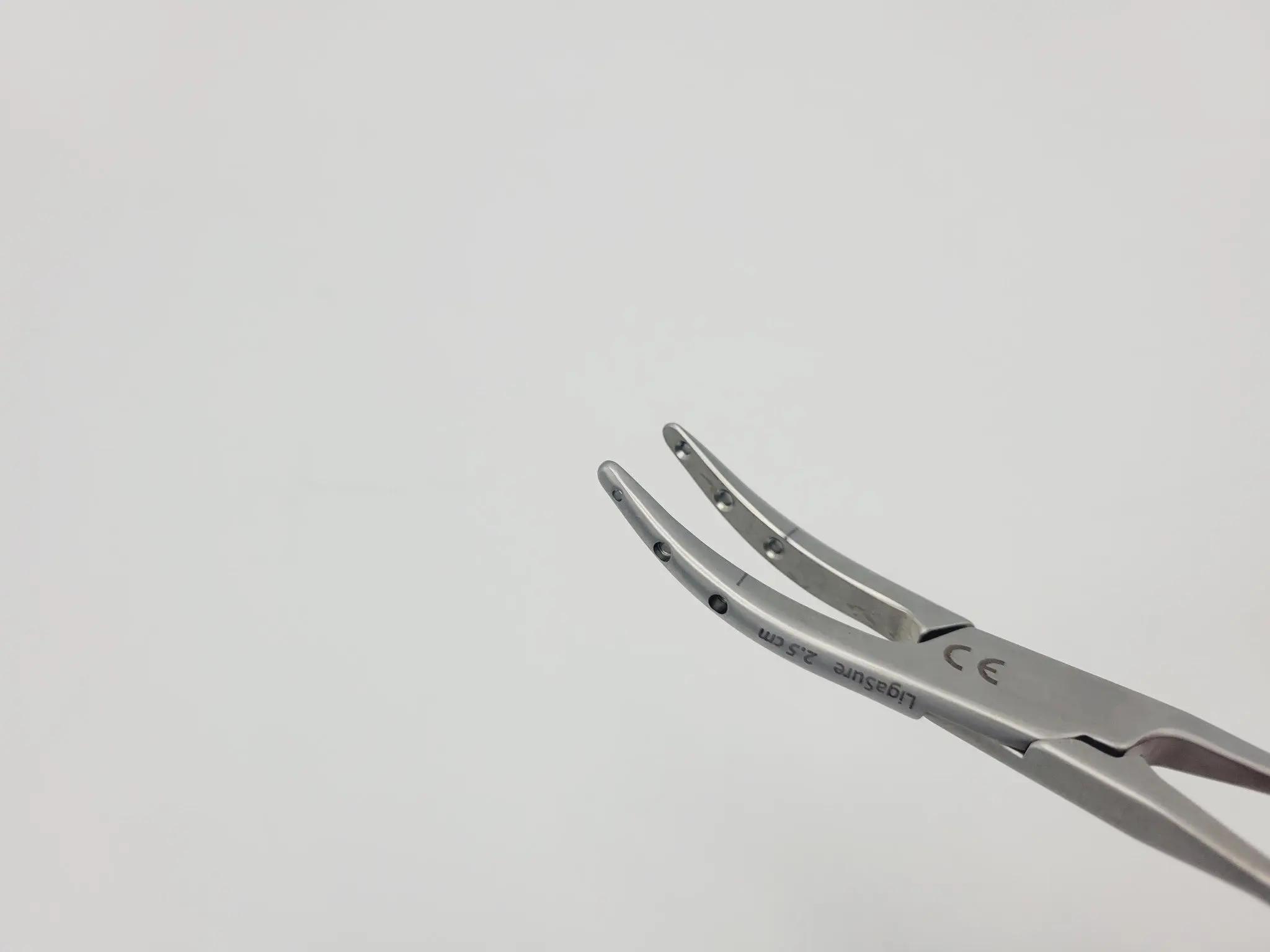 Covidien LAM-2439 LigaSure Reusable Vessel Sealing Forceps 2.5cm 8-3/4" - Image 4