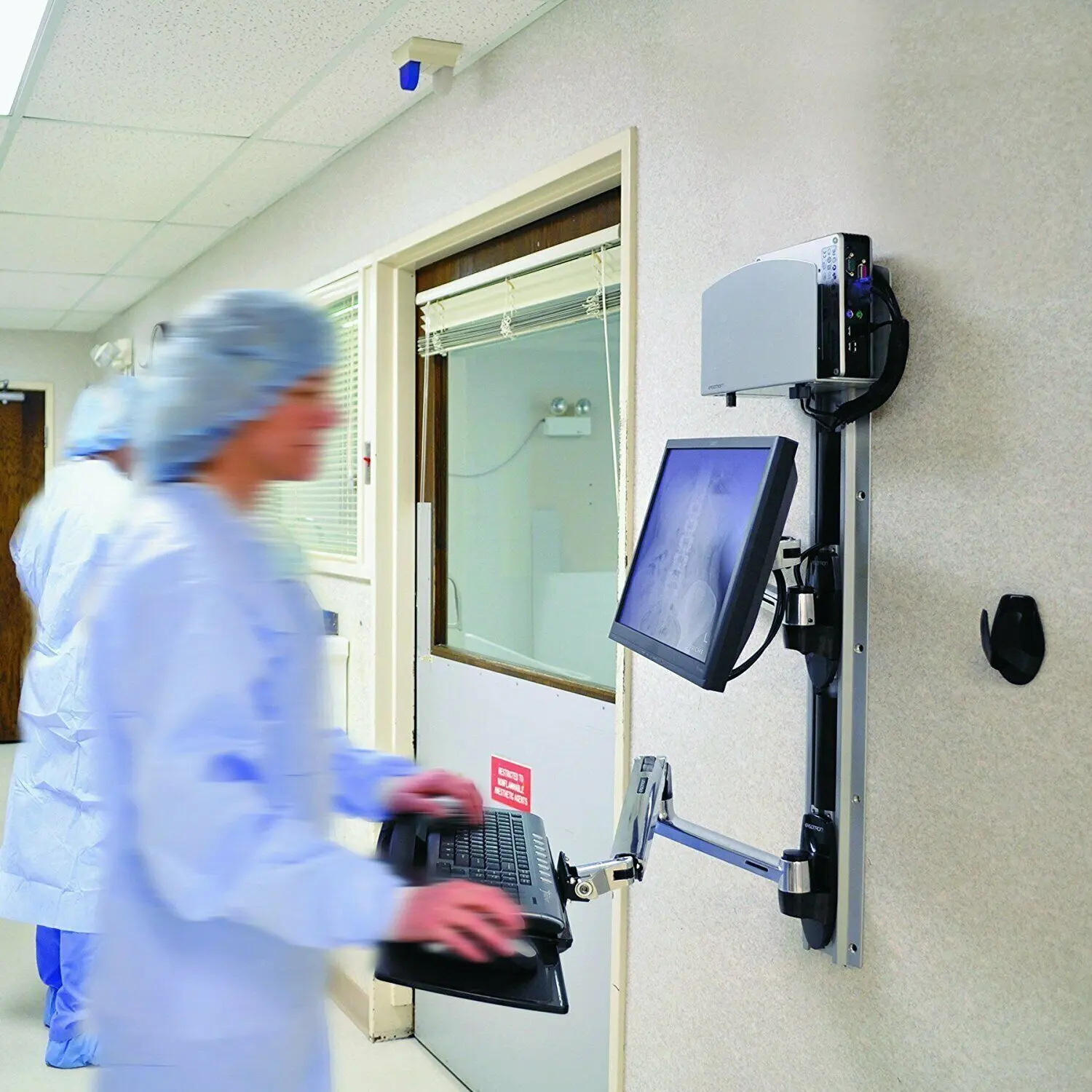 Ergotron 45-253-026 LX Wall Mount System with a Small CPU Holder - Image 4