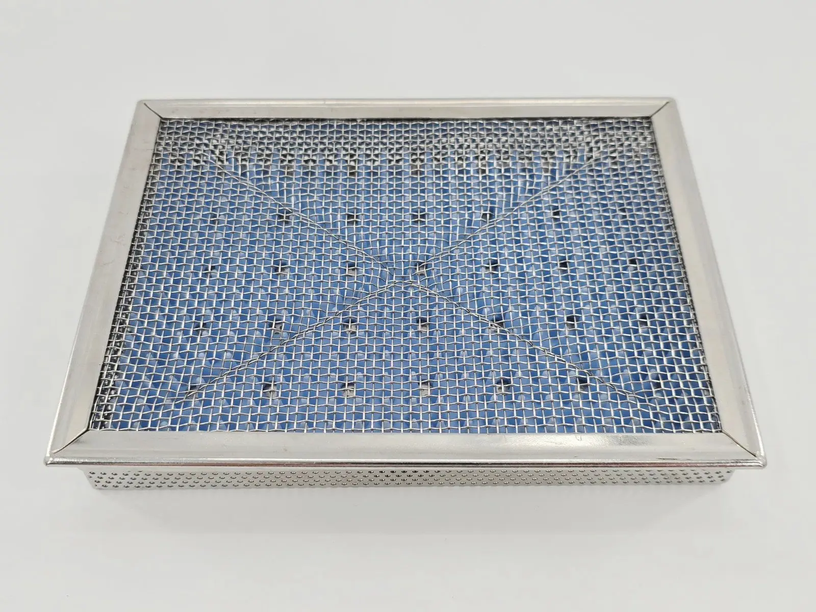 Instrument Sterilization Case with Lid 7-1/4" x 5-1/2" x 1-1/4" – Used - Image 3