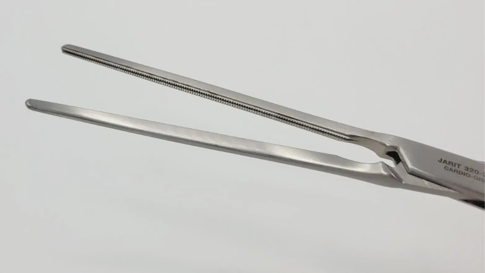 Jarit 320-240 Cardio-Grip Glover Coarctation Clamp, Straight, 10-1/8" Used - Image 4