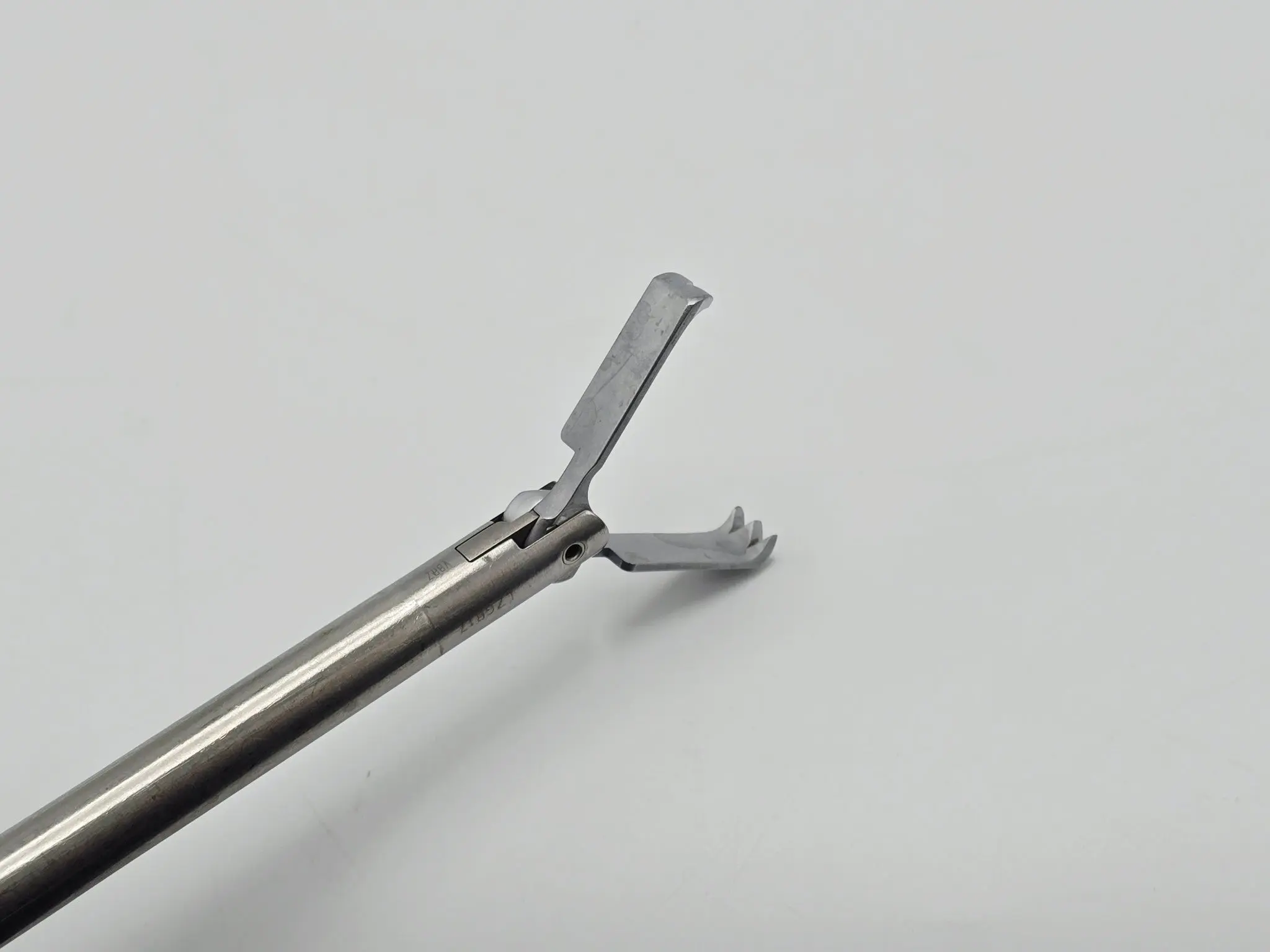 MaxLife LZGR17 Laparoscopic Grasper Forceps Rotating Ratchet Handle - Image 3