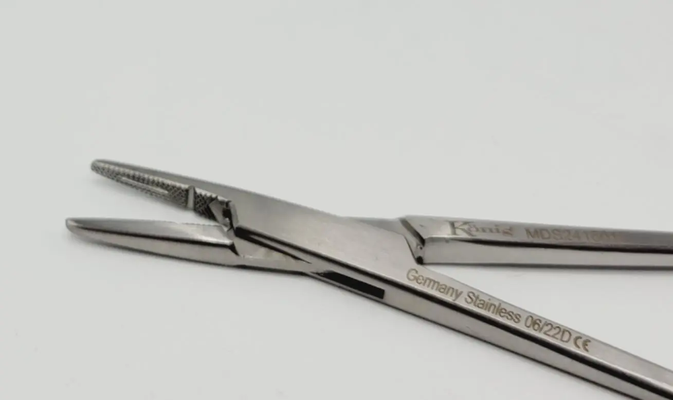 Medline MDS2416015 Crile Wood Serrated Holder 6" Used - Image 3