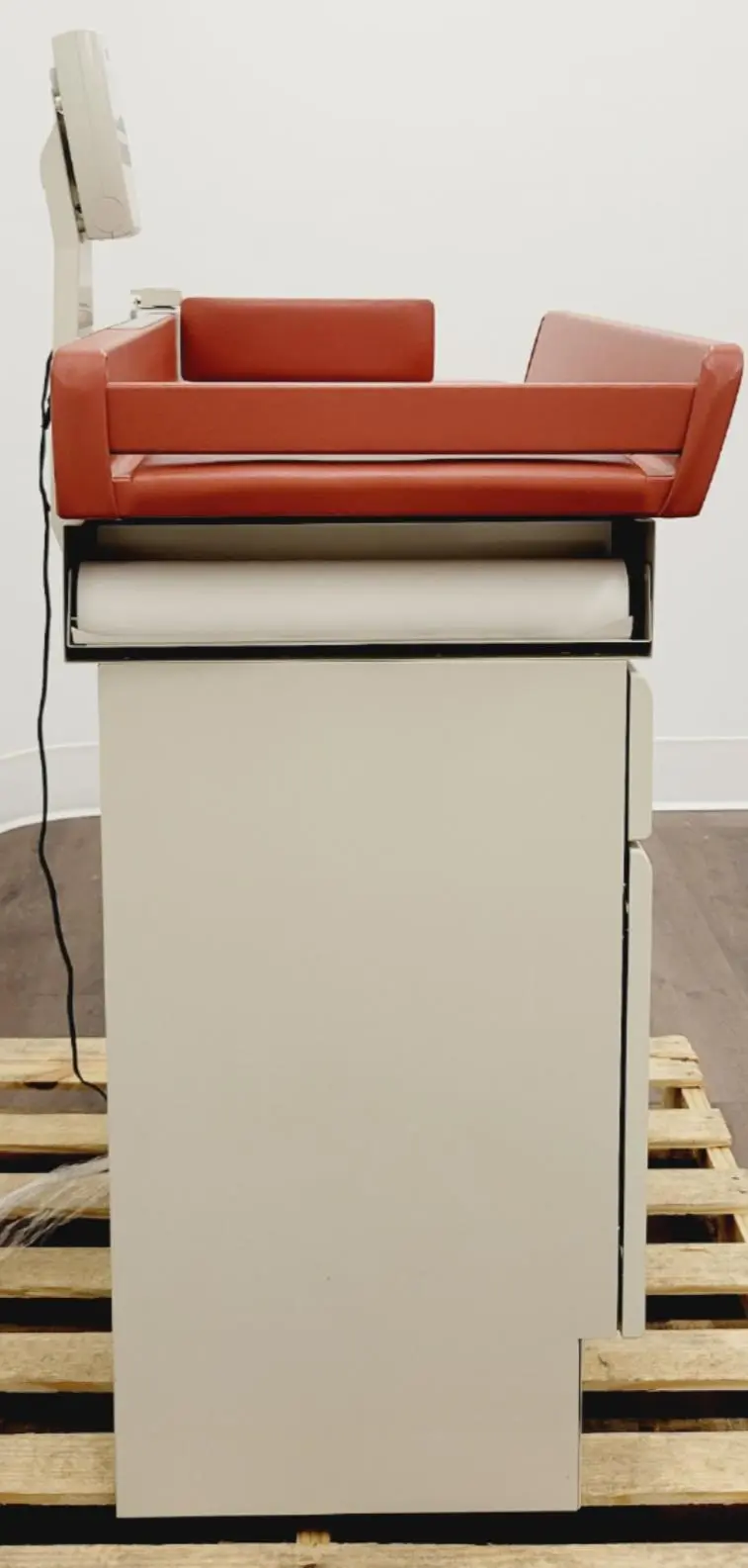 Midmark 640 Pediatric Examination Table 40 Lb. Capacity Scale Cranberry - Image 7