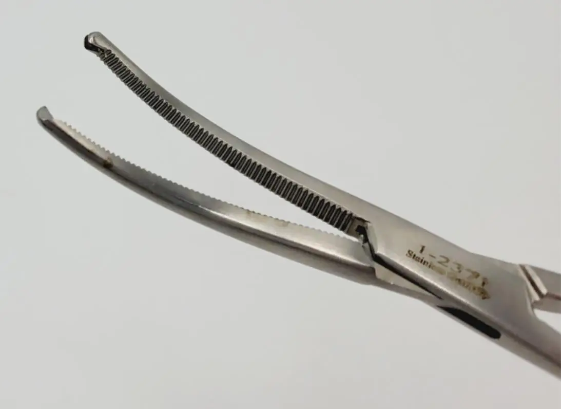 Millennium Surgical 1-2371 Roch-Ochsner Forceps, Curved, 1 x 2 Teeth 7-1/4" - Image 4