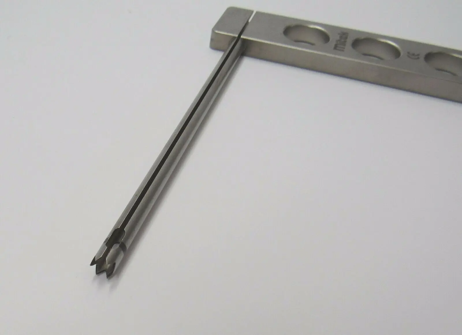 Mitek 214562 Orthopedic Drill Guide 6-1/2" - Image 2
