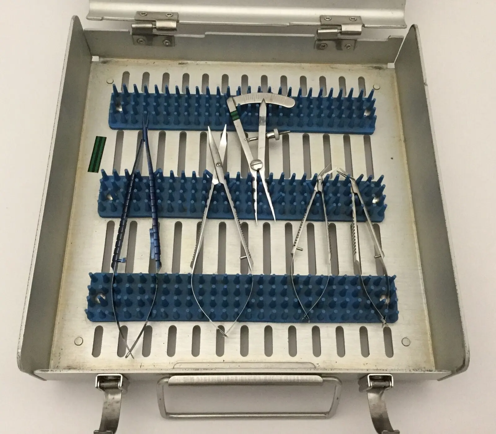 Ophthalmic Surgical Set with Case Inner Tray & Liners Portable 12 piece set - Image 3