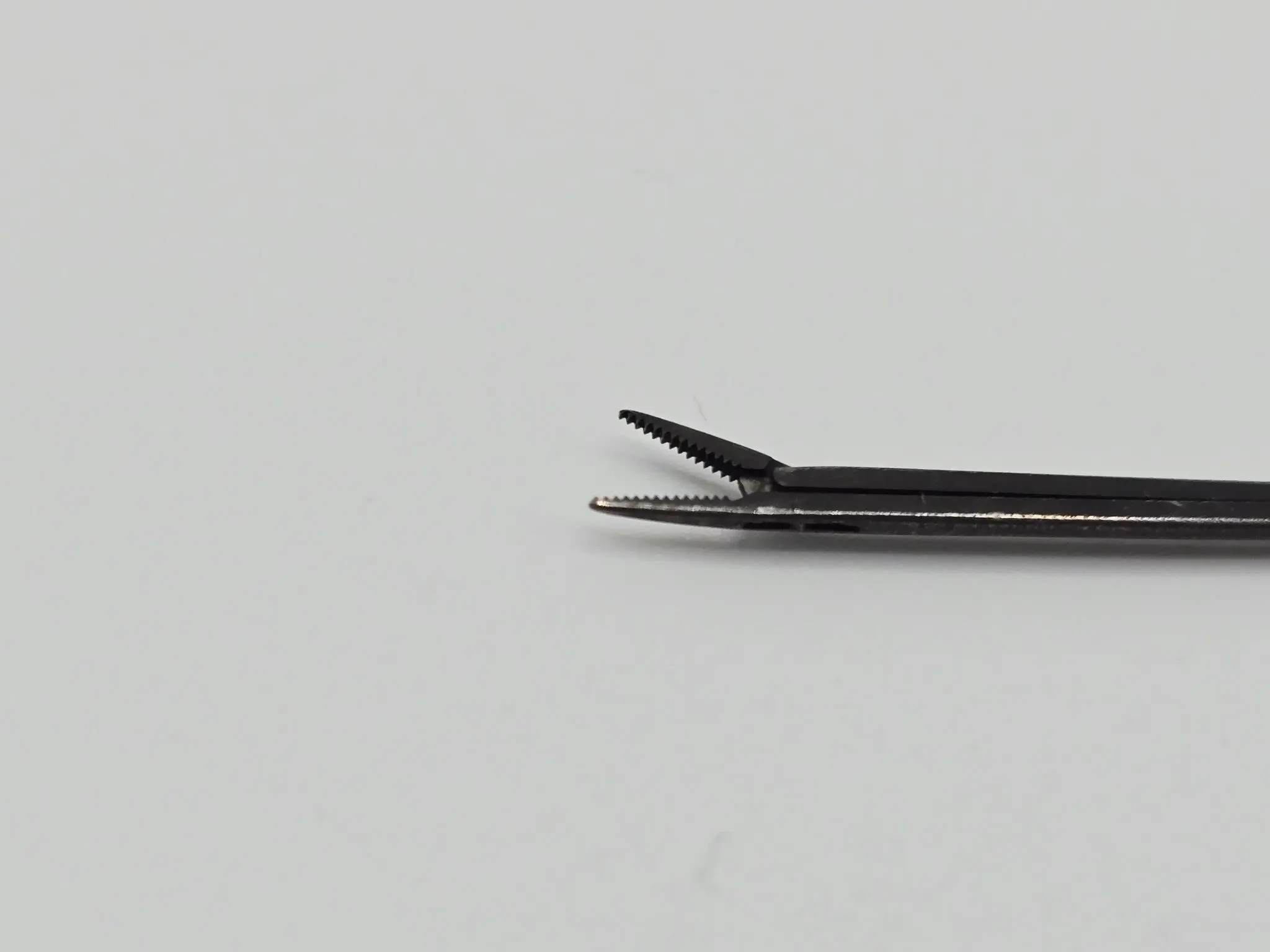 Richards 13-0003 Posigator Serrated Straight Locking Forceps 7cm Shaft - Image 3