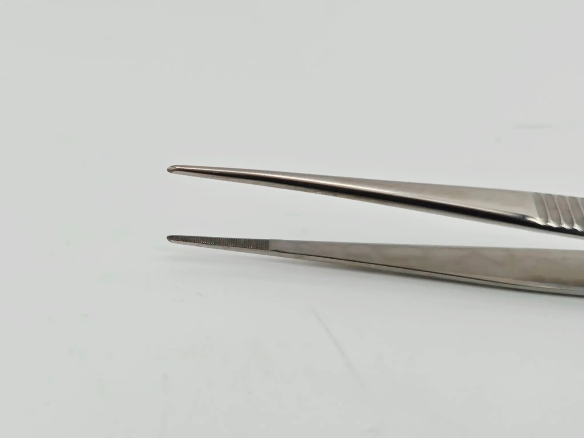 Storz E1404 Straight Heavy Serrated Dressing Forceps Ophthalmology 4" - Image 4