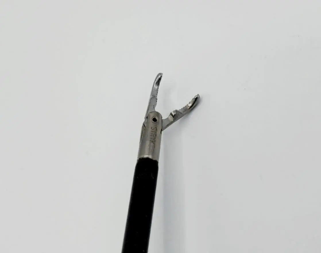 Stryker 250-15-202 Dissecting Forceps Right Angle 5mm 90° w/ Handle 19" - Image 3