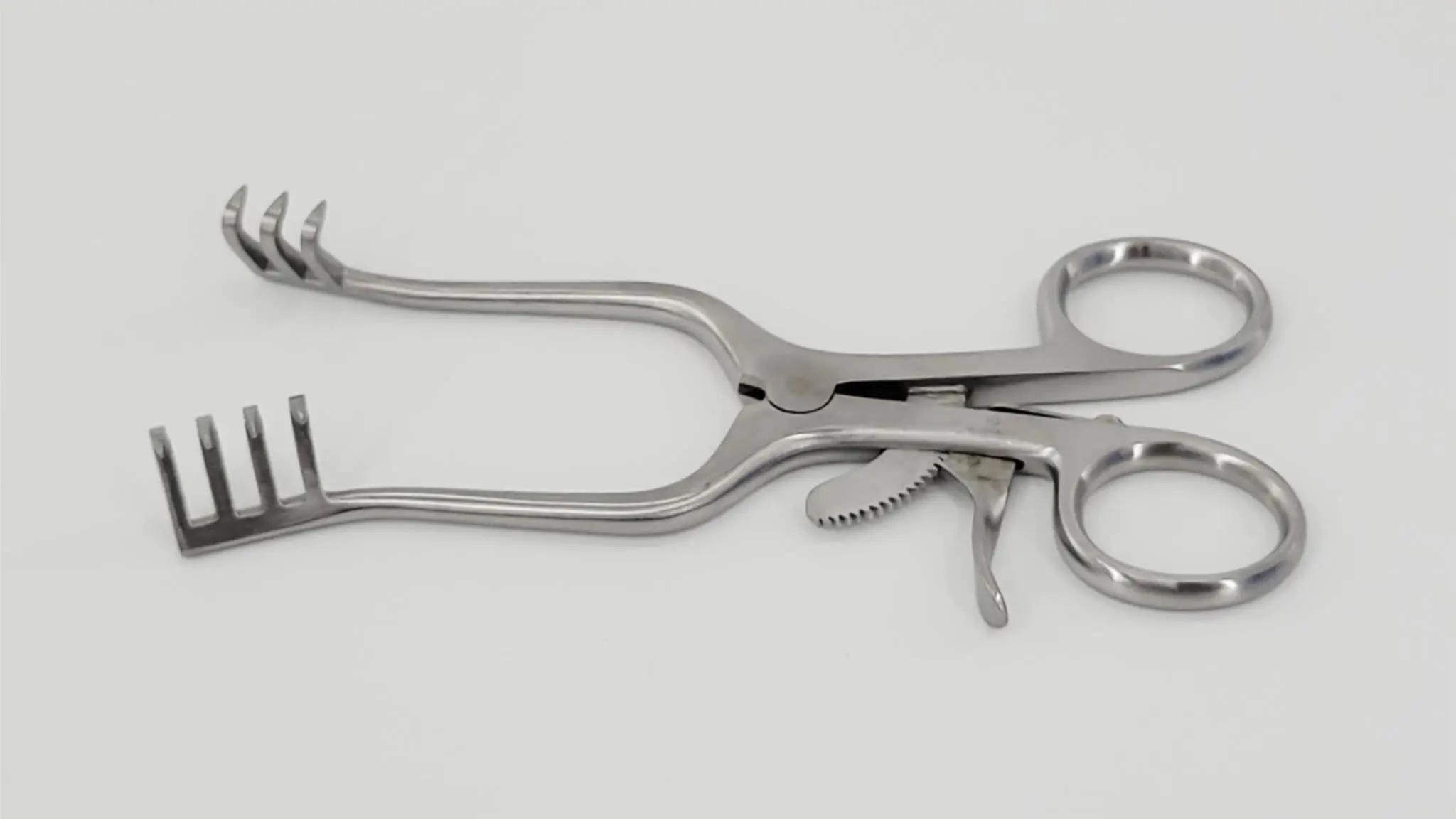 Surgpro WR514SSP Weitlaner Retractor 3 x 4 Sharp Prongs 5-3/8" - Image 3