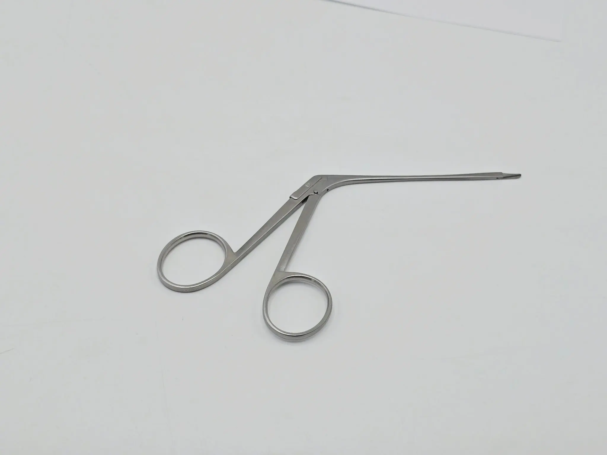 V. Mueller AU12221 ENT Bellucci Alligator Scissors Heavy 3-1/4" - Image 4