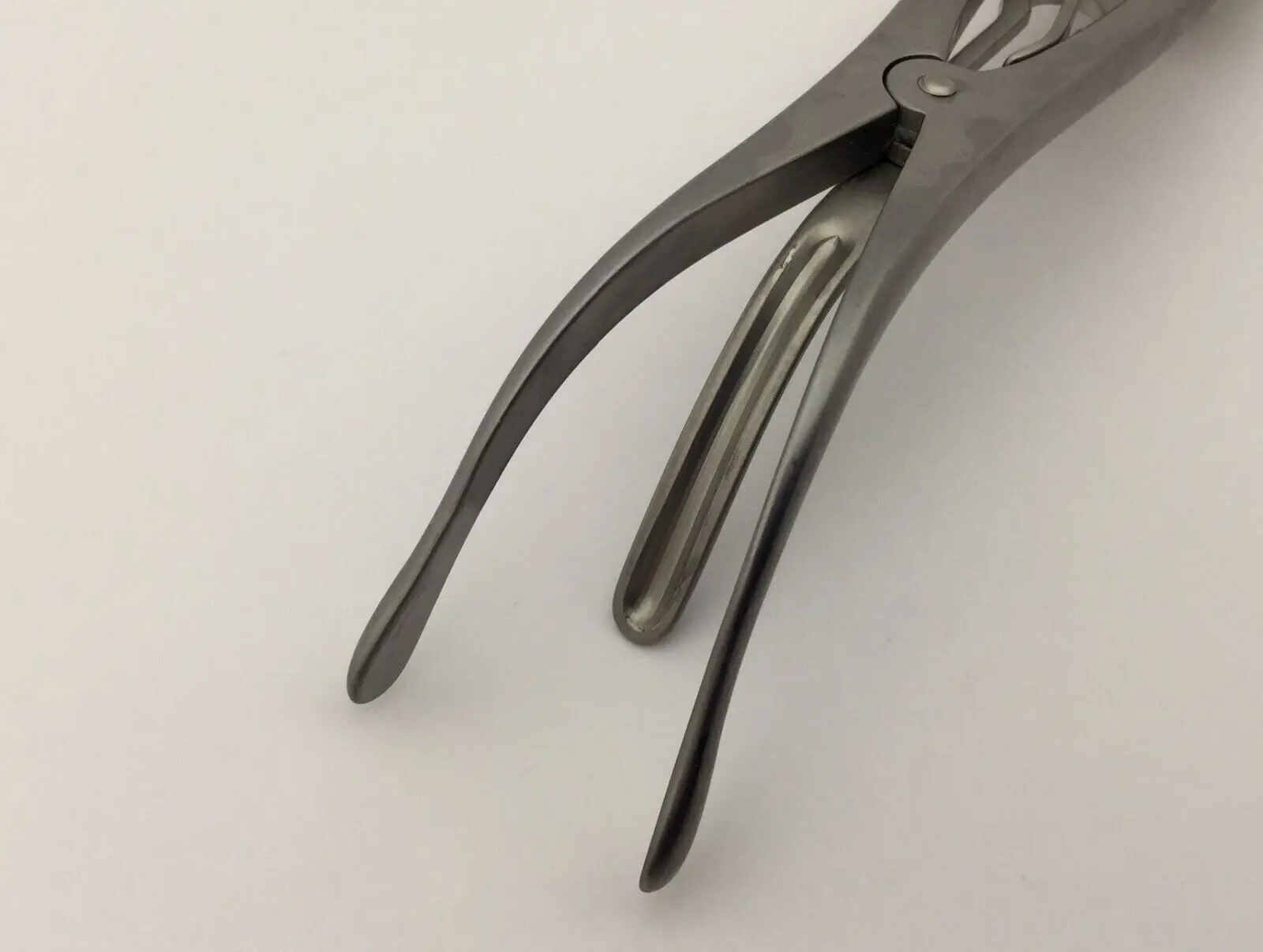 V. Mueller BE465 Laborde Tracheal Dilator Three Prongs 5-1/2" - Image 3