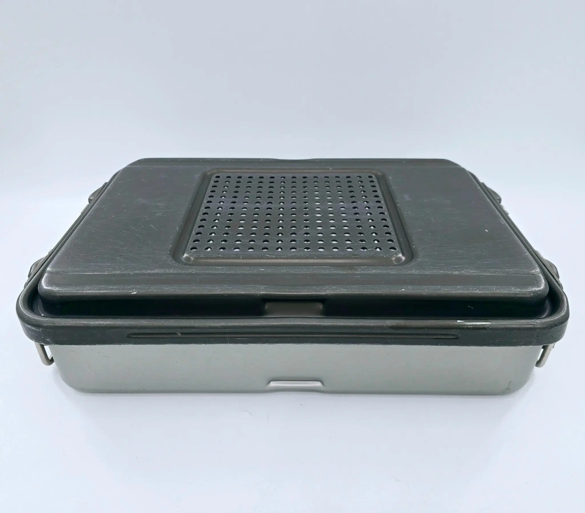V. Mueller CD2-5B Genesis Mid-Length Sterilization Container 19" x 12" x 5" - Image 3