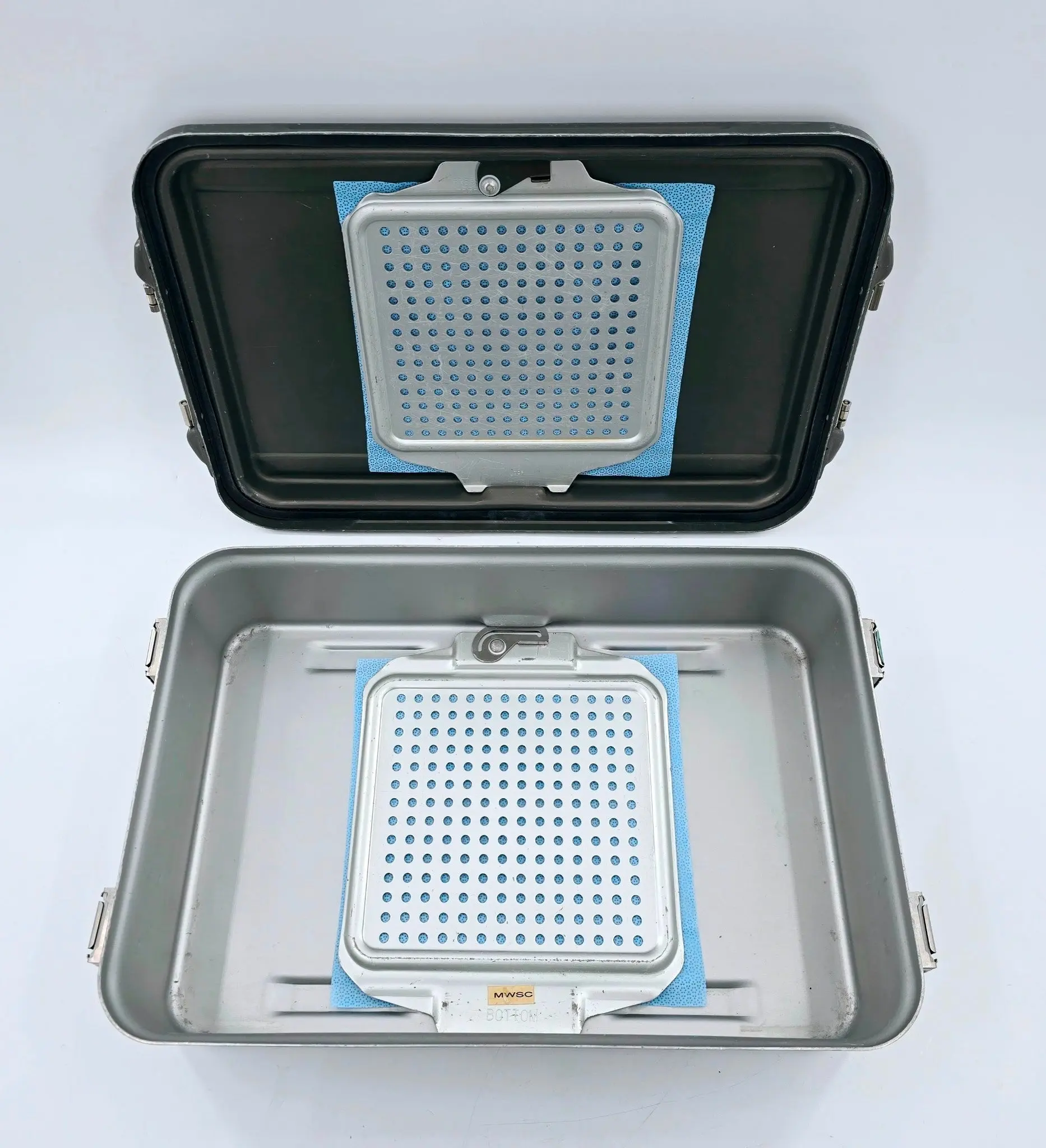 V. Mueller CD2-5B Genesis Mid-Length Sterilization Container 19" x 12" x 5" - Image 4