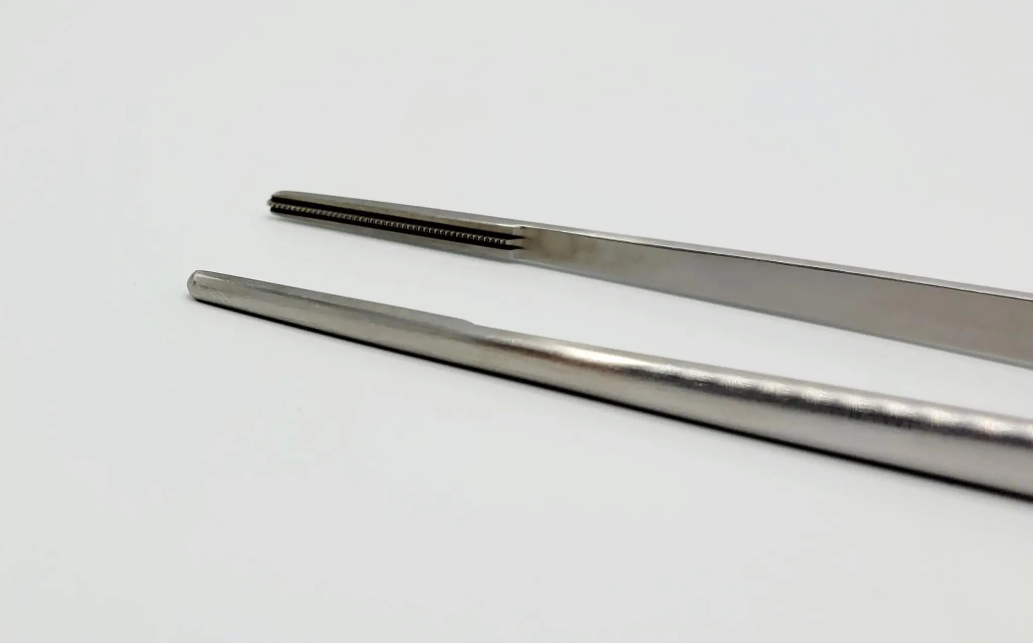 V. Mueller CH5904-1 DeBakey Vascular Tissue Forceps Heavy 2mm 9-1/2" - Image 4