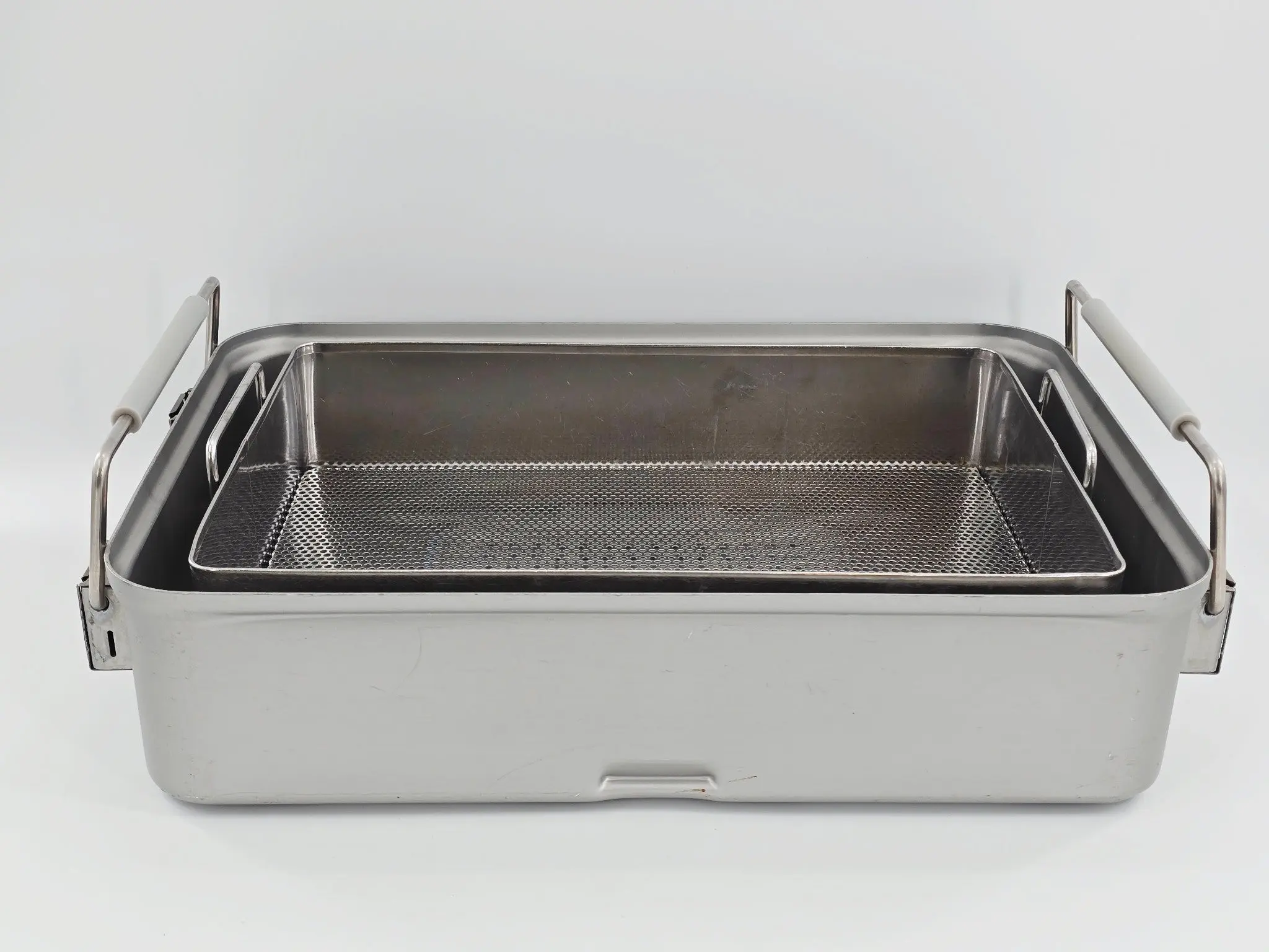 V. Mueller Genesis Sterilization Container 17.5 x 12.5 x 5.5 with Tray - Image 4