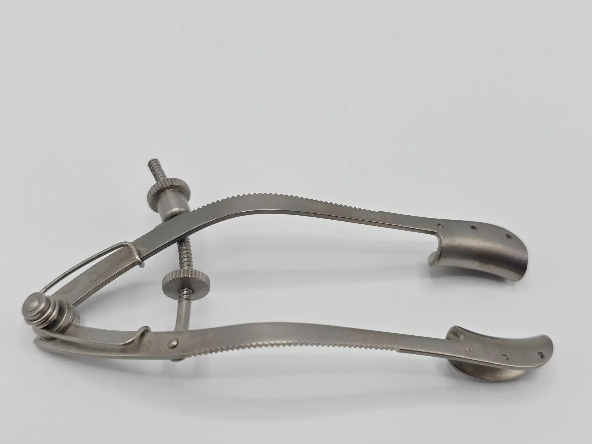 V. Mueller OP30 Lancaster Eye Speculum Blade 15 x 7 x 7.5mm Wide Solid Blades - Image 2